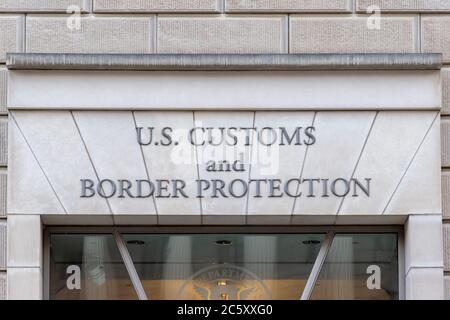 Schild außerhalb der US-amerikanischen Zoll- und Grenzschutzzentrale (CBP) im Ronald Reagan Gebäude in Washington. Stockfoto