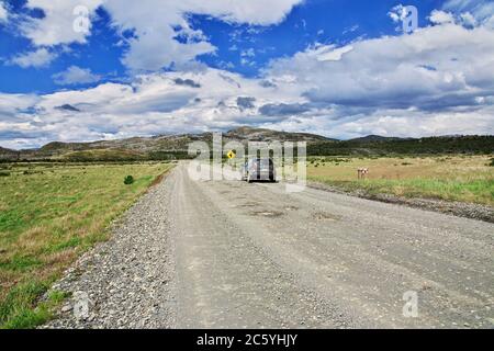 Die Straße im Torres del Paine Nationalpark, Patagonien, Chile Stockfoto