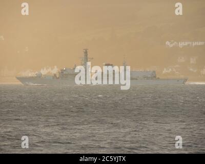 HMS St Albans (F83), eine Fregatte der Duke-Klasse (Typ 23), die von der Royal Navy an Wemyss Bay vorbeikommt, während sie sich zur Übung Joint Warrior 12 aufmacht. Stockfoto