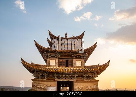 Shuanglong Brücke, auch als Doppel-Drachenbrücke bekannt, eine alte Brücke in Yunnan, Provinz, China. Stockfoto