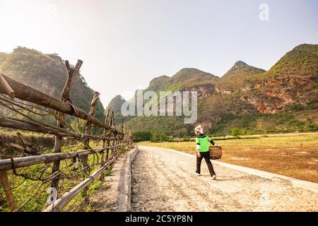 Bamei Dorf, ein verstecktes Dorf in den Bergen in der Provinz Yunnan, China. Stockfoto