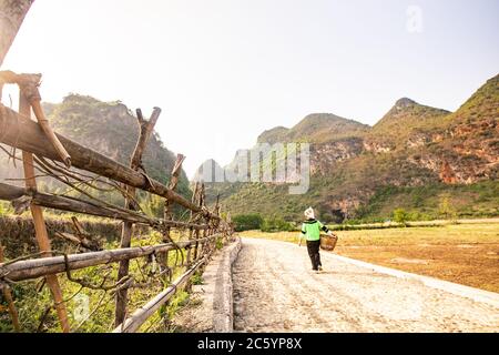 Bamei Dorf, ein verstecktes Dorf in den Bergen in der Provinz Yunnan, China. Stockfoto