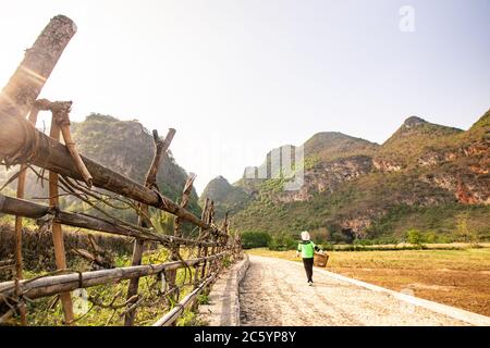 Bamei Dorf, ein verstecktes Dorf in den Bergen in der Provinz Yunnan, China. Stockfoto