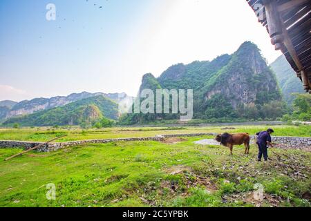 Bamei Dorf, ein verstecktes Dorf in den Bergen in der Provinz Yunnan, China. Stockfoto