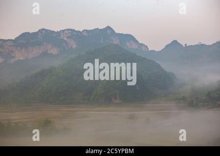 Bamei Dorf, ein verstecktes Dorf in den Bergen in der Provinz Yunnan, China. Stockfoto