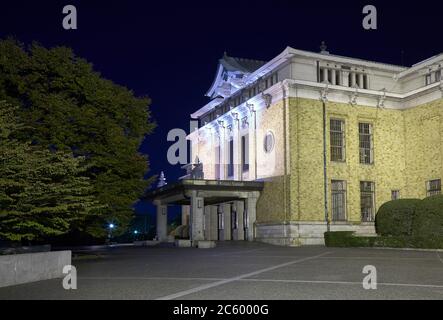 KYOTO, JAPAN - 22. OKTOBER 2007: Der Blick in die Nachtlichter des renovierten Gebäudes der ursprünglichen Imperial Crown Architektur (teikan) Stil, Th Stockfoto