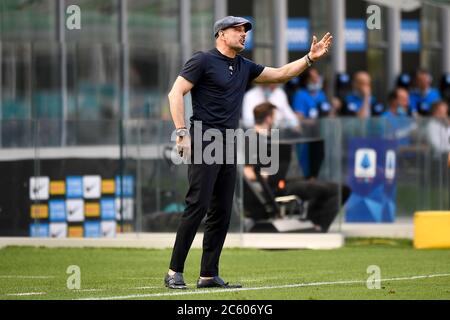 MAILAND, ITALIEN - 05. Juli 2020: Sinisa Mihajlovic, Chefcoach des FC Bologna, Gesten während der Serie A Fußballspiel zwischen FC Internazionale und Bologna FC. (Foto von Nicolò Campo/Sipa USA) Stockfoto