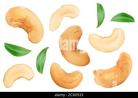 Geröstete Cashewnüsse isoliert auf weißem Hintergrund. Draufsicht. Flach liegend. Stockfoto