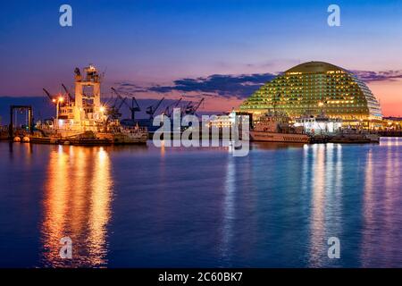 Kobe / Japan - 8. Oktober 2017: Abendansicht der Hafenpromenade von Kobe in Kobe Japan Stockfoto