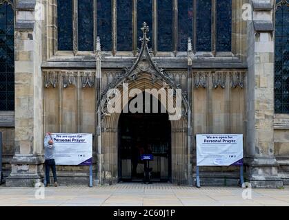 Hull Minster mit Blick auf Trinity Square, Hull, Humberside, East Yorkshire, England Stockfoto