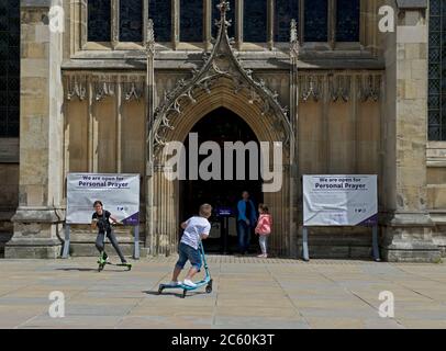 Hull Minster mit Blick auf Trinity Square, Hull, Humberside, East Yorkshire, England Stockfoto