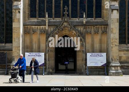 Hull Minster mit Blick auf Trinity Square, Hull, Humberside, East Yorkshire, England Stockfoto