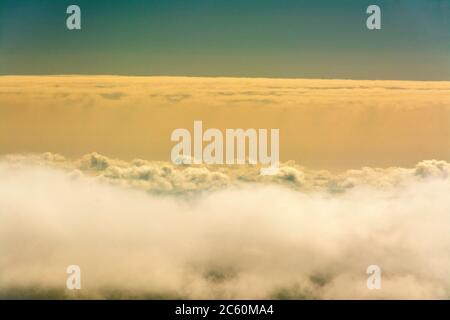 Wolkenlandschaft, Puy de Dome, Auvergne-Rhone-Alpes. Frankreich Stockfoto