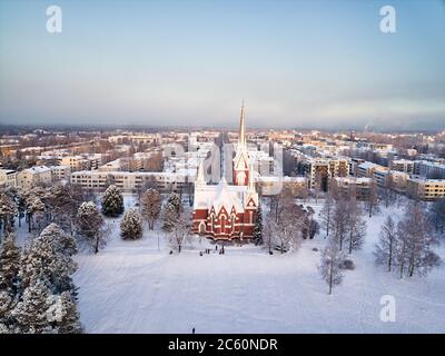 Luftaufnahme der evangelisch-lutherischen Kirche Joensuu, Finnland. Stockfoto