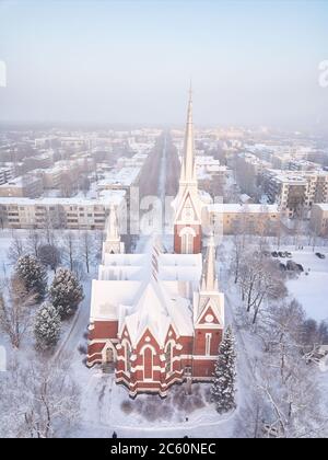 Luftaufnahme der evangelisch-lutherischen Kirche Joensuu, Finnland. Stockfoto