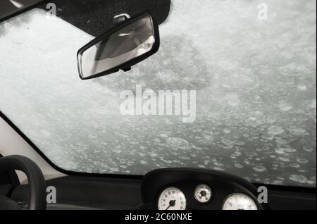 Frost am Auto Glas von innen Stockfoto