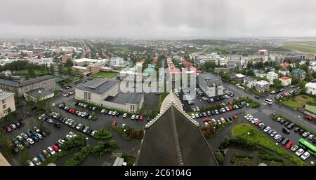 Panoramablick auf bunte Häuser im Zentrum von Reykjavik, Island Stockfoto