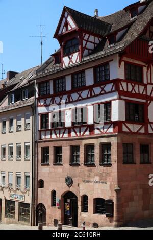 NÜRNBERG, 8. MAI 2018: Albrecht Durer Haus in der Nürnberger Altstadt, Deutschland. Albrecht Durer (oder Duerer) war ein deutscher Renaissance-Maler. Stockfoto