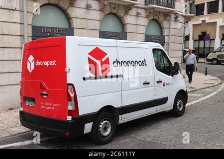 LISSABON, PORTUGAL - 6. JUNI 2018: Chronopost Lieferwagen in Lissabon, Portugal. Chronopost ist Teil der DPD Group Postgesellschaft. Stockfoto