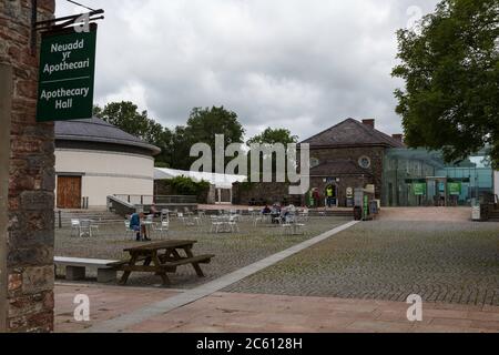 Llanarthne, Großbritannien. Juli 2020. Während die Besucherattraktionen im Freien geöffnet werden und die Reisebeschränkungen für fünf Meilen in Wales aufgehoben werden, öffnet der National Botanic Garden of Wales seine Türen für Besucher wieder. Kredit: Gruffydd Ll. Thomas/Alamy Live News Stockfoto