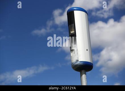 Borensberg, Schweden 20200630 Sabotage gegen mehrere Blitzer (Verkehrssicherheitskameras) auf Riksväg 34. Jemand oder einige haben Farbe auf die Kameraschränke gesprüht. Foto Jeppe Gustafsson Stockfoto