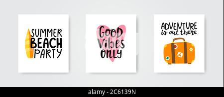 Sommerkarten-Set. Bunte Poster mit Handschriftzug. Sommer Urlaub Banner Kollektion mit Hand gezeichneten Herzen, Surfbrett, Koffer. Vektor Stock Vektor