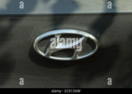Moskau, Russland - 1. Juni 2020: Hyundai Auto Logo-Zeichen close up, illustrative Editorial Stockfoto