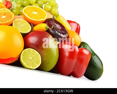 Obst und Gemüse Seitenansicht isoliert auf weißem Hintergrund. Stockfoto