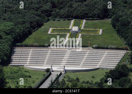 Cassino, Italien - 5. Juli 2020: Panoramasicht auf den polnischen Kriegsfriedhof in Montecassino Stockfoto