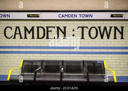 London, Großbritannien - 11. März 2020 - Camden Town U-Bahnstation Stockfoto