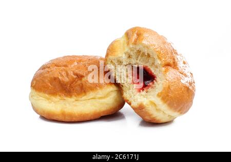 Leckere Donuts isoliert auf weißem Hintergrund. Donuts gefüllt mit Marmelade und Zucker darauf Stockfoto