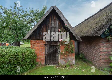 Fischerdorf Gothmund am Fluss Trave Stockfoto