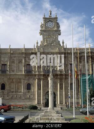 EXTERIEUR-HOSTAL-FACHADA PRINCIPAL-OBRA MAESTRA DEL ESTILO PLATERESCO ESPAÑOL. Autor: LARREA PEDRO. LAGE: HOSTAL / CONVENTO DE SAN MARCOS. LEON. SPANIEN. Stockfoto