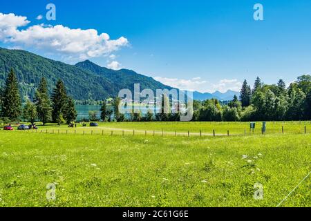 Walchsee bei Koessen am Wilden und Zahmer Kaiser in Tirol, Österreich. Stockfoto