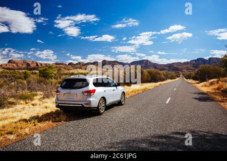 Fahren Sie in Richtung Mt Zeil in den West MacDonnell Ranges Stockfoto