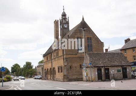 Die Redesdale Hall auf der High Street in Moreton in Marsh in Gloucestershire in Großbritannien Stockfoto