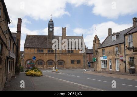 Die kleine Marktstadt Moreton in Marsh, Gloucestershire in Großbritannien Stockfoto