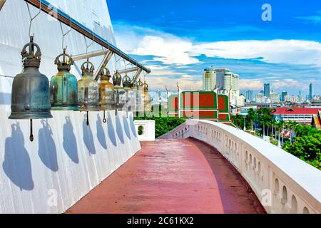 Glocken im Wat Saket Ratcha Wora Maha Wihan, Bangkok, Thailand Stockfoto