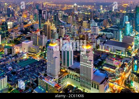 Blick auf Bangkok bei Nacht aus der Baiyoke Sky Hotel, Thailand Stockfoto