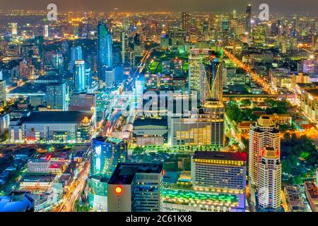 Blick auf Bangkok bei Nacht aus der Baiyoke Sky Hotel, Thailand Stockfoto