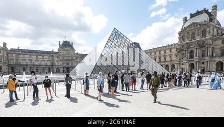 WIEDERERÖFFNUNG DES LOUVRE MUSEUMS, PARIS Stockfoto