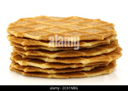 Frisch gebackene holländische Waffeln auf weißem Hintergrund Stockfoto