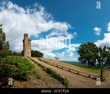 Landschaft mit einem Turm auf dem Leith Hill, England, Großbritannien Stockfoto