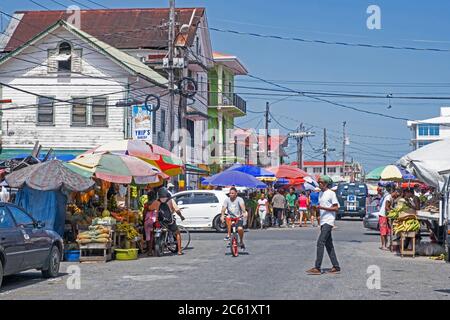 Lebensmittelmarkt Stände in der Straße der Altstadt von Georgetown, Demerara-Mahaica Region, Guyana, Südamerika Stockfoto