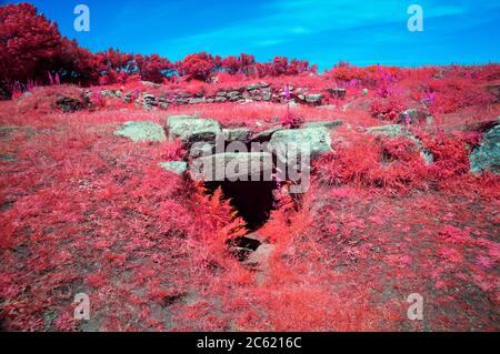 Eintritt zur unterirdischen Passage oder 'Fogou' im Carn Euny Iron Age Village, West Cornwall Großbritannien Stockfoto