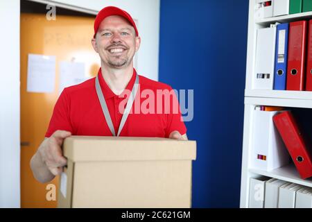 Fröhliche fröhliche Person im Hut Stockfoto