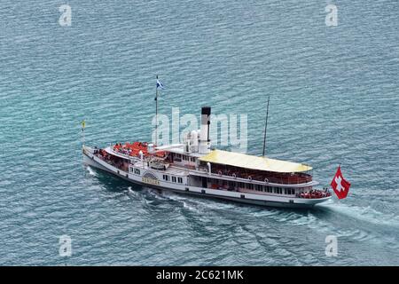 Luzern, Schweiz - 14. Juni 2017: Schweizer Raddampfer 'Schiller' auf dem Vierwaldstättersee. Eine Bootsfahrt auf einem See ist eine der populärsten Stockfoto