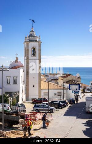 Glockenturm der Mutter Kirche von Alvor (Igreja Matriz de Alvor), Kirche in Albufeira Altstadt Portugal Stockfoto
