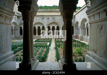 Abbaye De Senanque Vaucluse Provence Frankreich Klöster Zisterziensermönche, Die Hier Lebten, Lebten Unter Der Vereinfachten Regel Des Hl. Benedikt Stockfoto