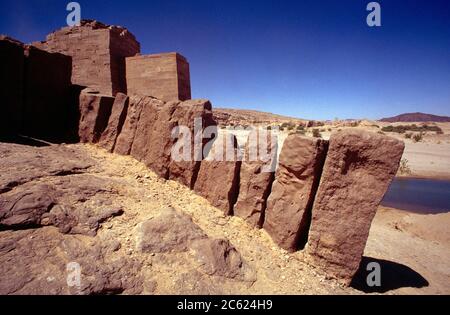 Ruinen des antiken Marib-Damms Jemen in Wadi Dhana 6. Jahrhundert v. Chr. (bekannt als der älteste Damm der Welt), heute UNESCO-Weltkulturerbe Stockfoto